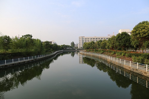 天门职业学院.JPG