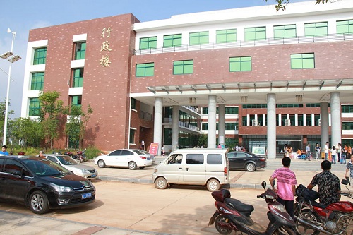 湖北新产业技师学院.jpg