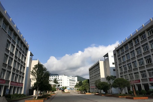 湖北十堰职业技术（集团）学校.jpg